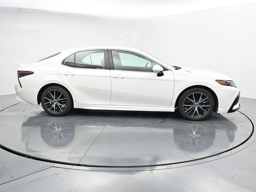 Used 2024 Toyota Camry SE w/ Cold Weather Package FWD image 9