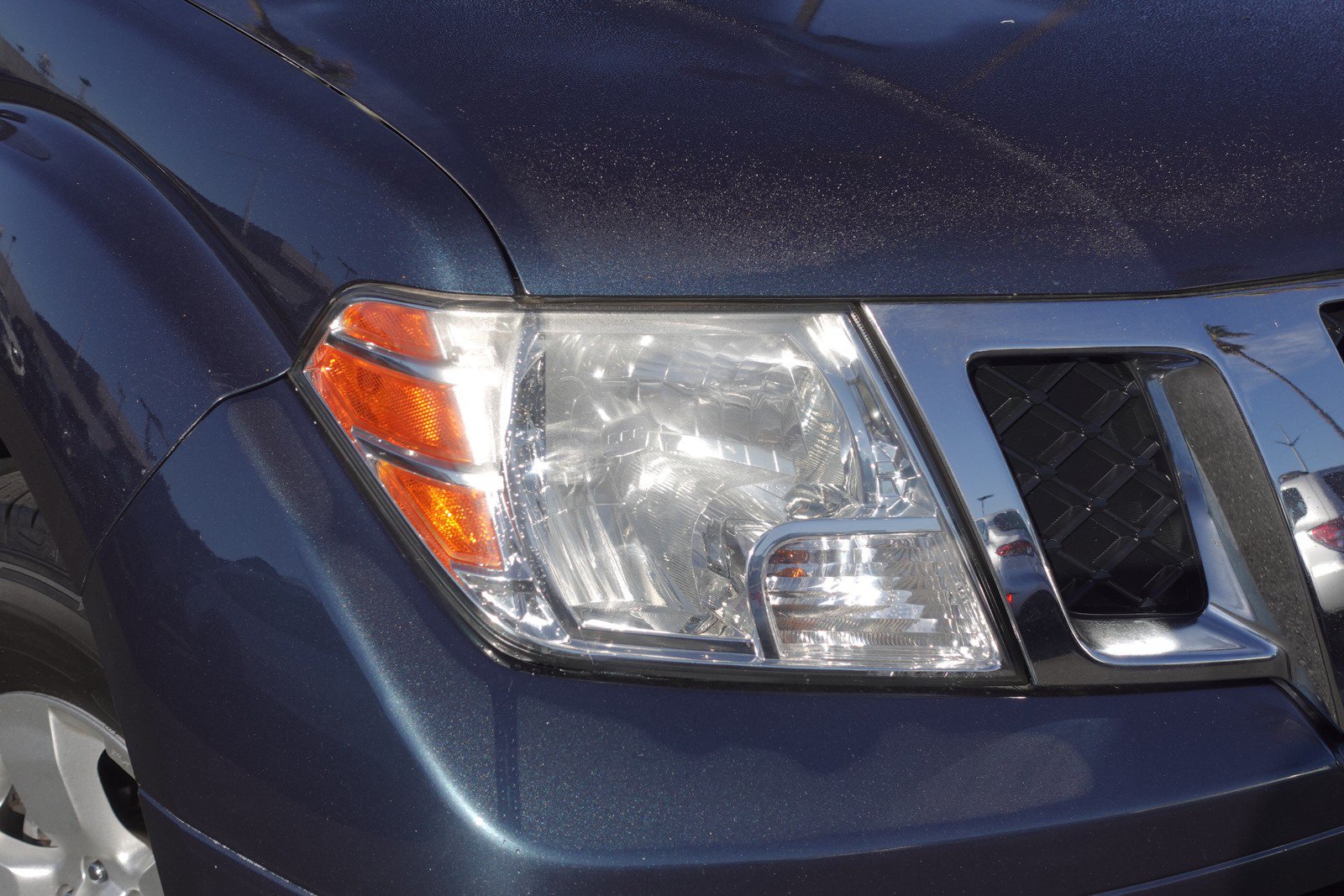 Used 2013 Nissan Frontier SV RWD image 2