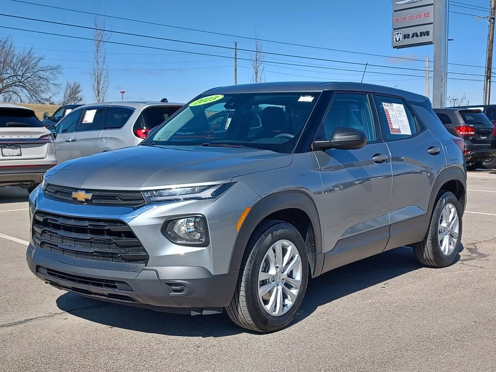 Used 2023 Chevrolet TrailBlazer LS FWD image 2