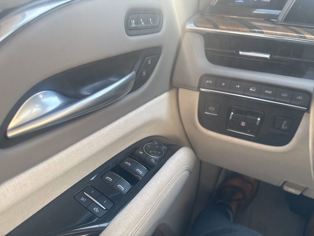 Used 2023 Cadillac Escalade Premium Luxury Platinum image 16