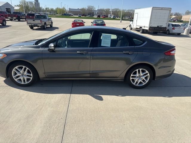 Used 2016 Ford Fusion SE FWD image 6