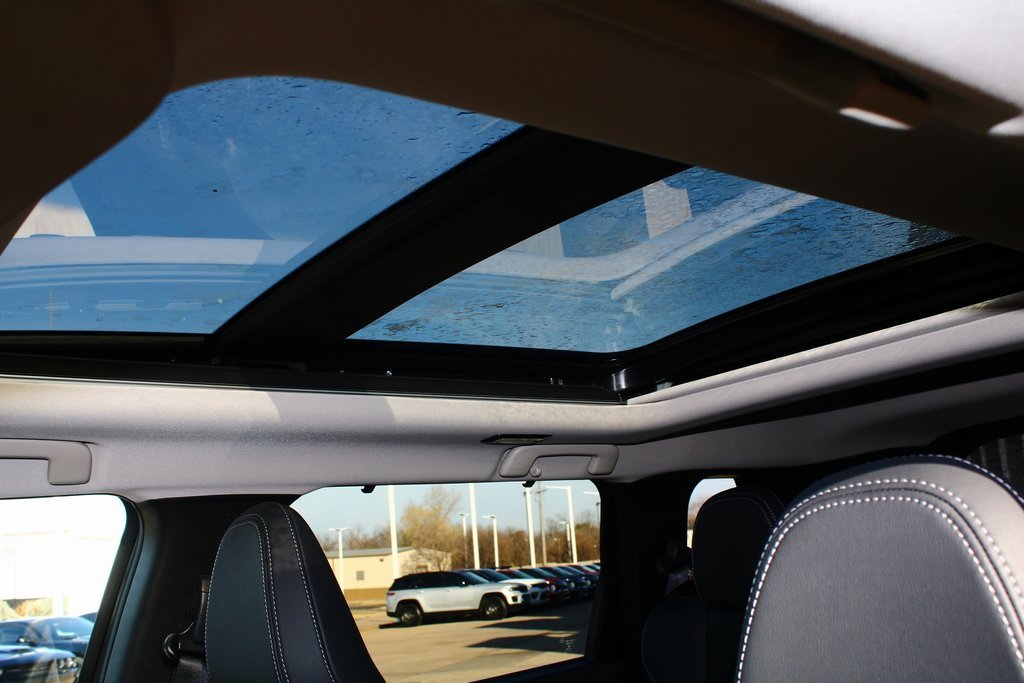 New 2026 Mitsubishi Outlander SEL image 3