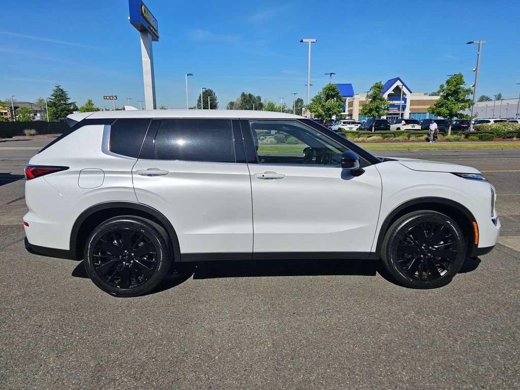 New 2026 Mitsubishi Outlander LE AWD/4WD image 4