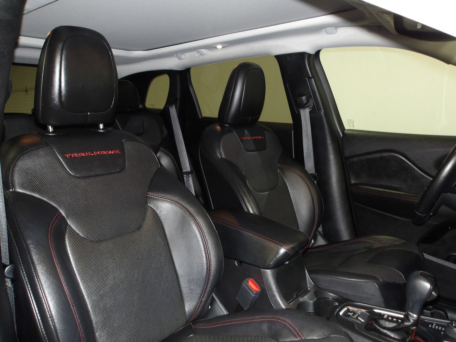 Used 2020 Jeep Cherokee Trailhawk AWD/4WD image 18