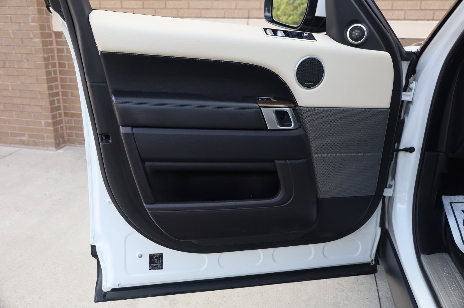 Used 2018 Land Rover Range Rover Sport HSE AWD/4WD image 12