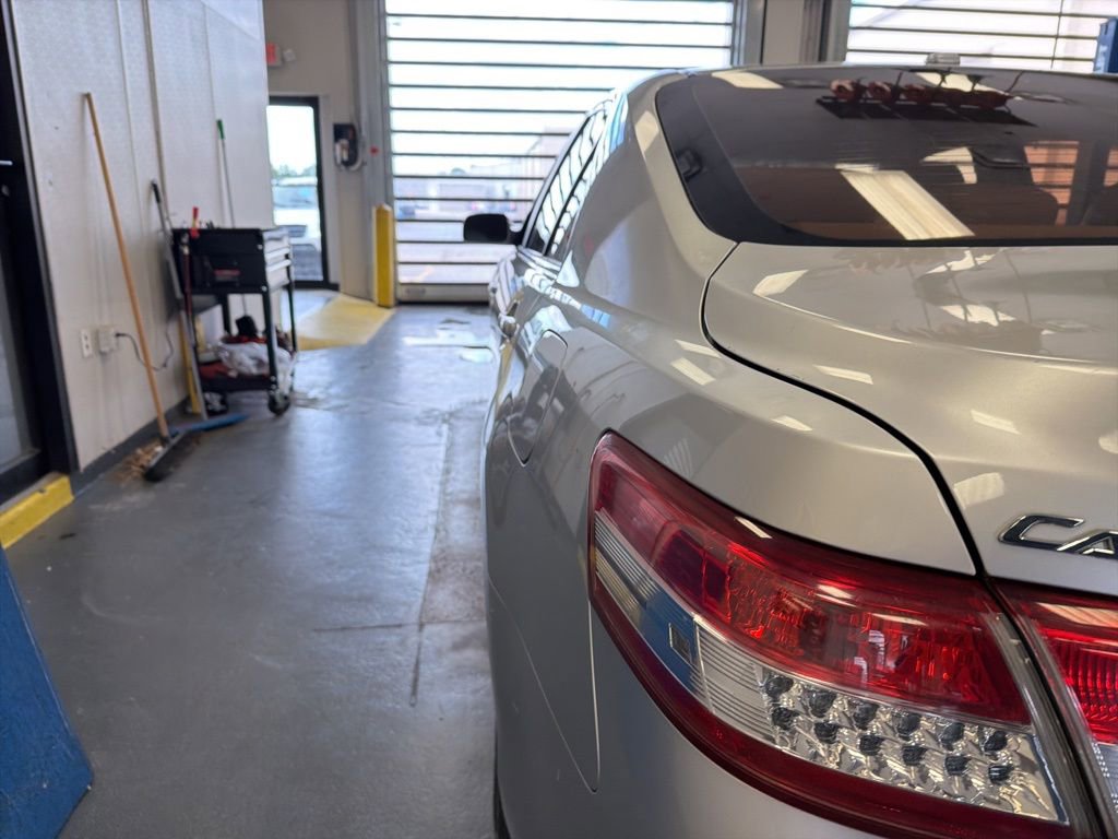 Used 2010 Toyota Camry LE FWD image 9