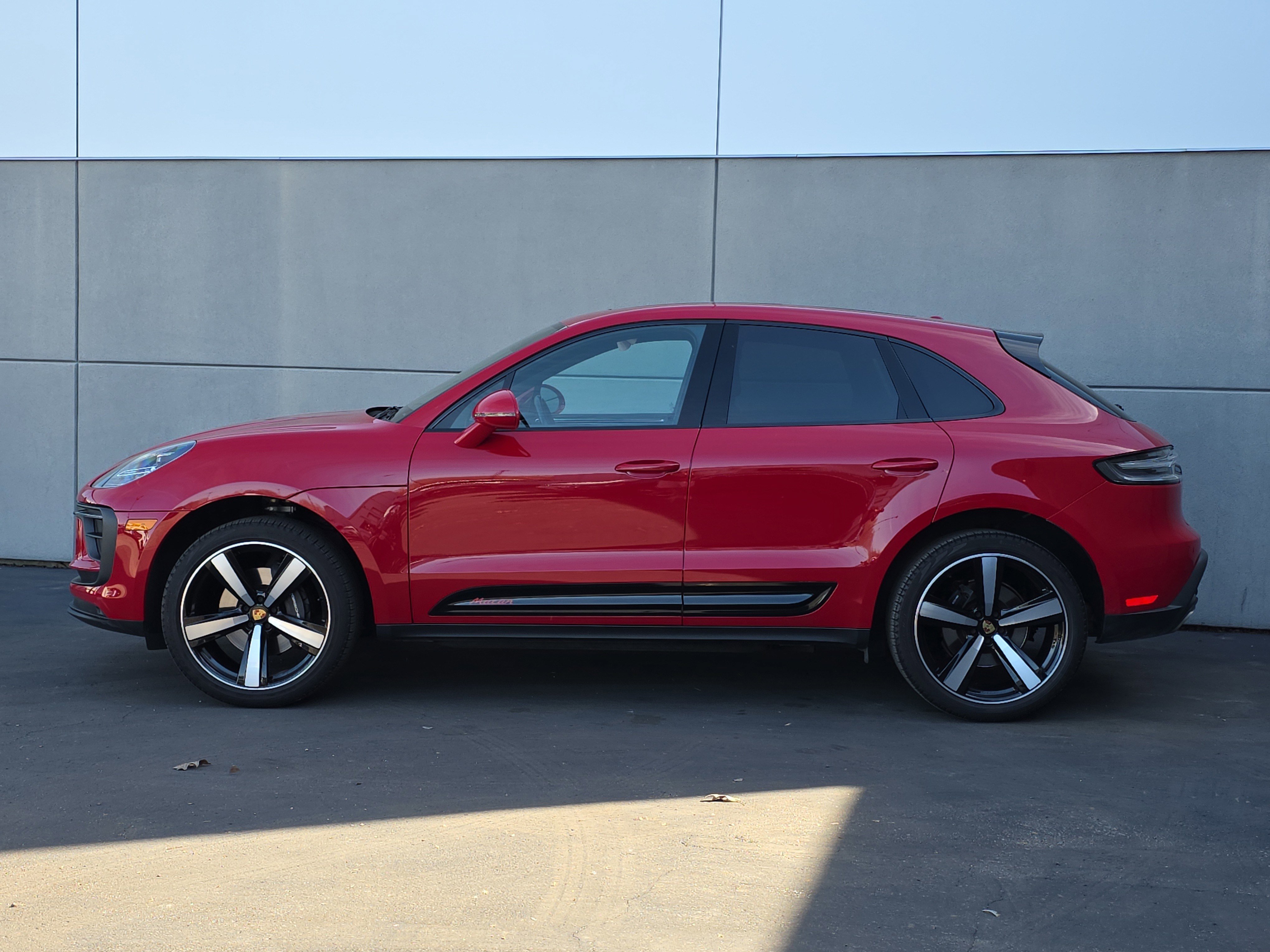 Certified 2024 Porsche Macan image 2