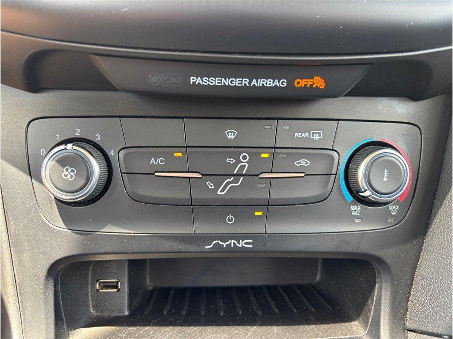 Used 2015 Ford Focus SE w/ Equipment Group 201A FWD image 25