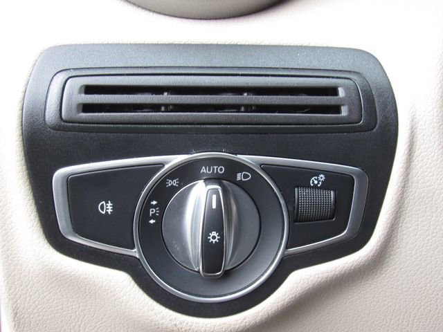 Used 2018 Mercedes-Benz GLC 300 4MATIC image 35