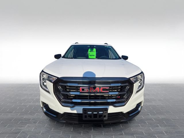 Used 2023 GMC Terrain AT4 AWD/4WD image 2
