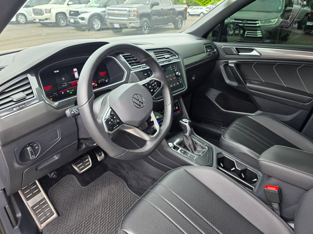 Used 2024 Volkswagen Tiguan SE R-Line FWD image 9