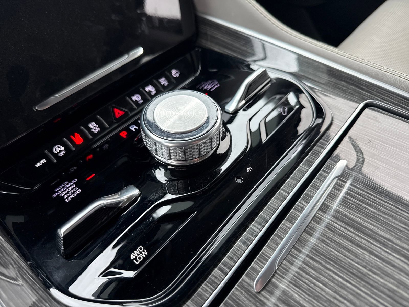 Used 2022 Jeep Wagoneer Series III w/ Convenience Group I image 13