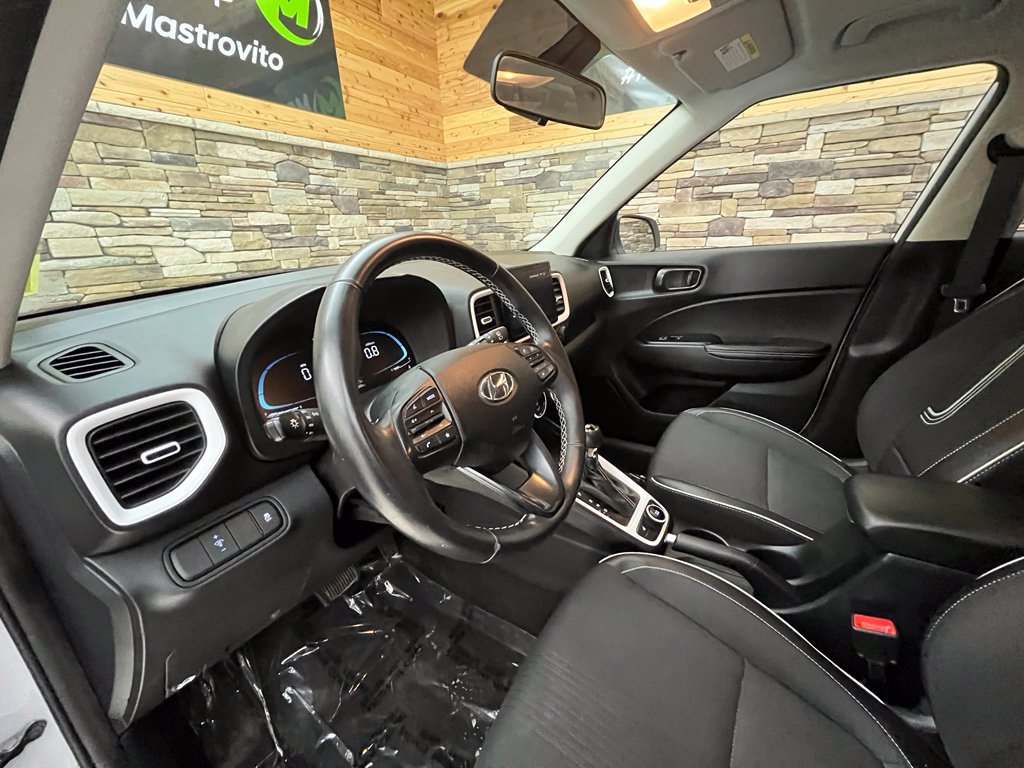 Used 2024 Hyundai Venue Limited FWD image 24