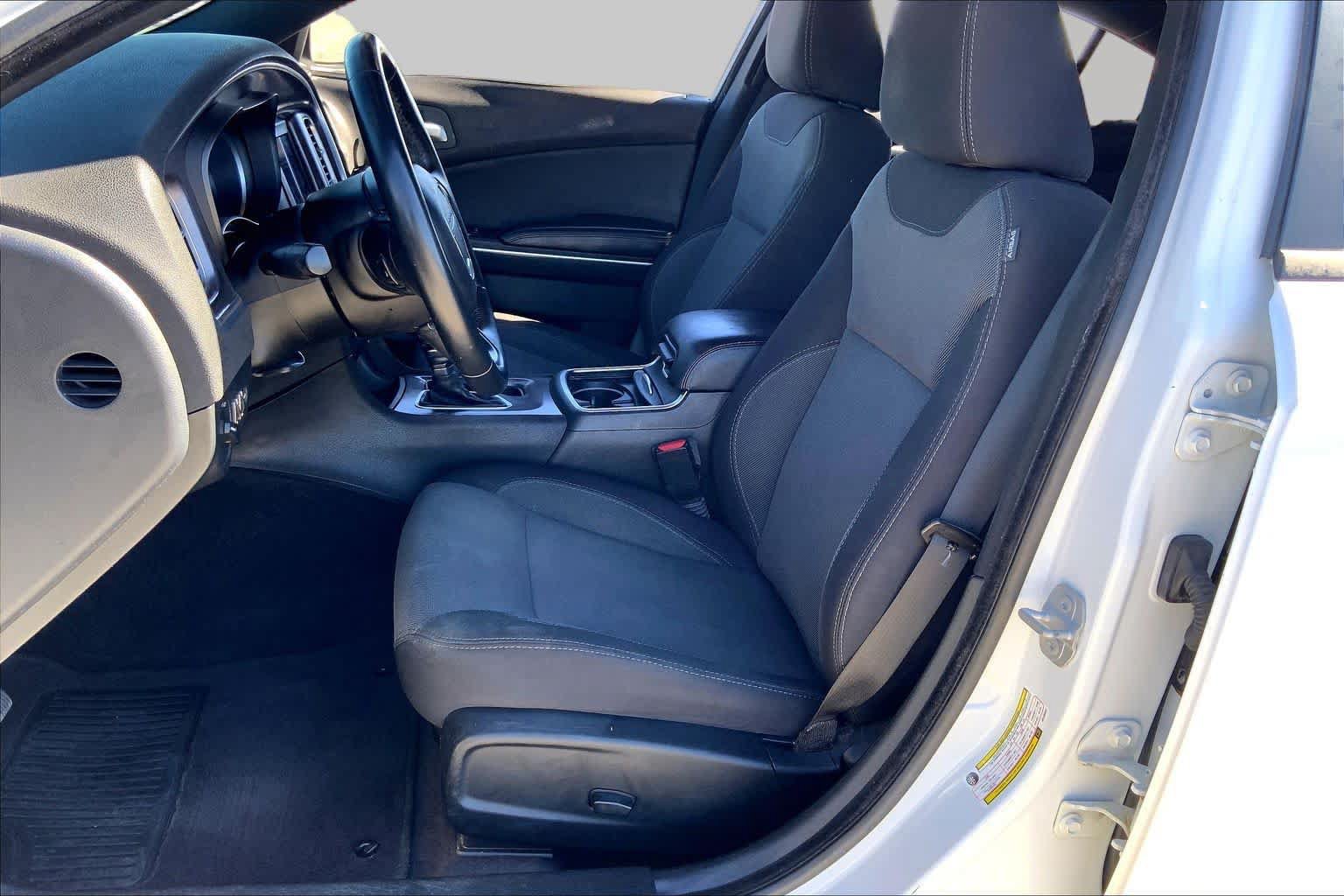 Used 2018 Dodge Charger SXT RWD image 8