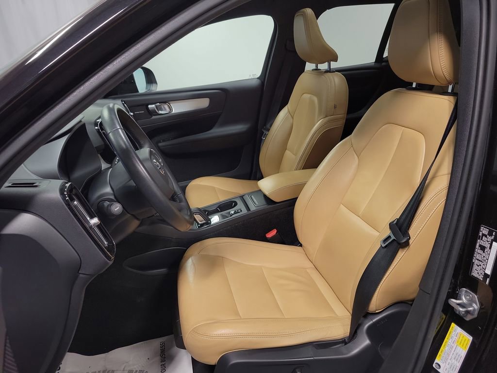 Used 2019 Volvo XC40 T5 Momentum image 14