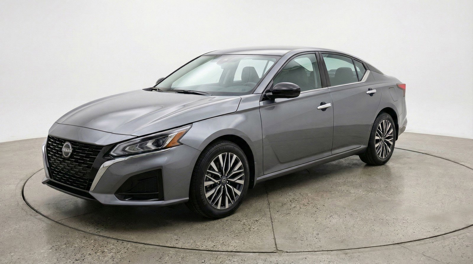 Used 2025 Nissan Altima 2.5 SV FWD image 3