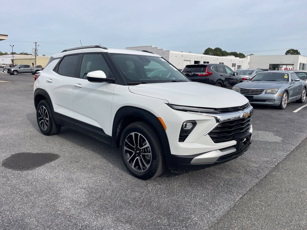 Used 2025 Chevrolet TrailBlazer LT AWD/4WD image 7