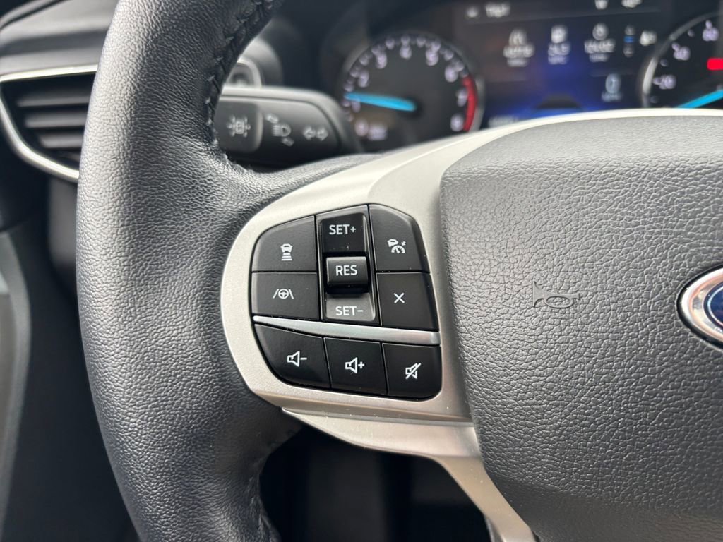 Used 2022 Ford Explorer XLT w/ Equipment Group 202A AWD/4WD image 18