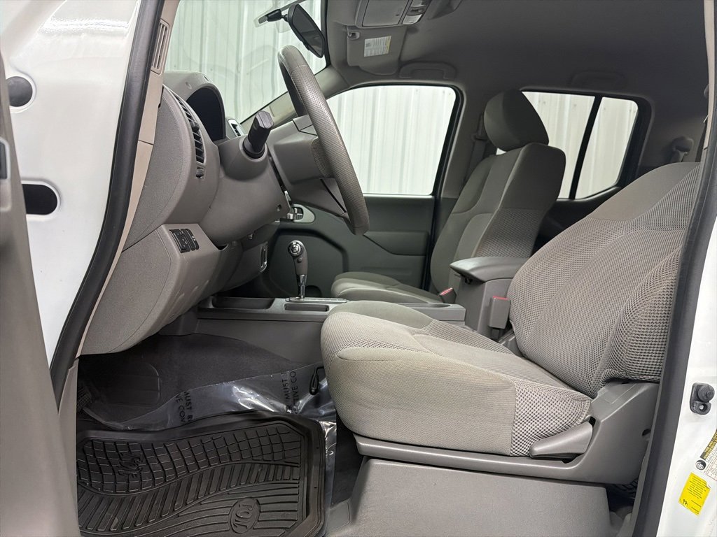 Used 2019 Nissan Frontier SV image 9