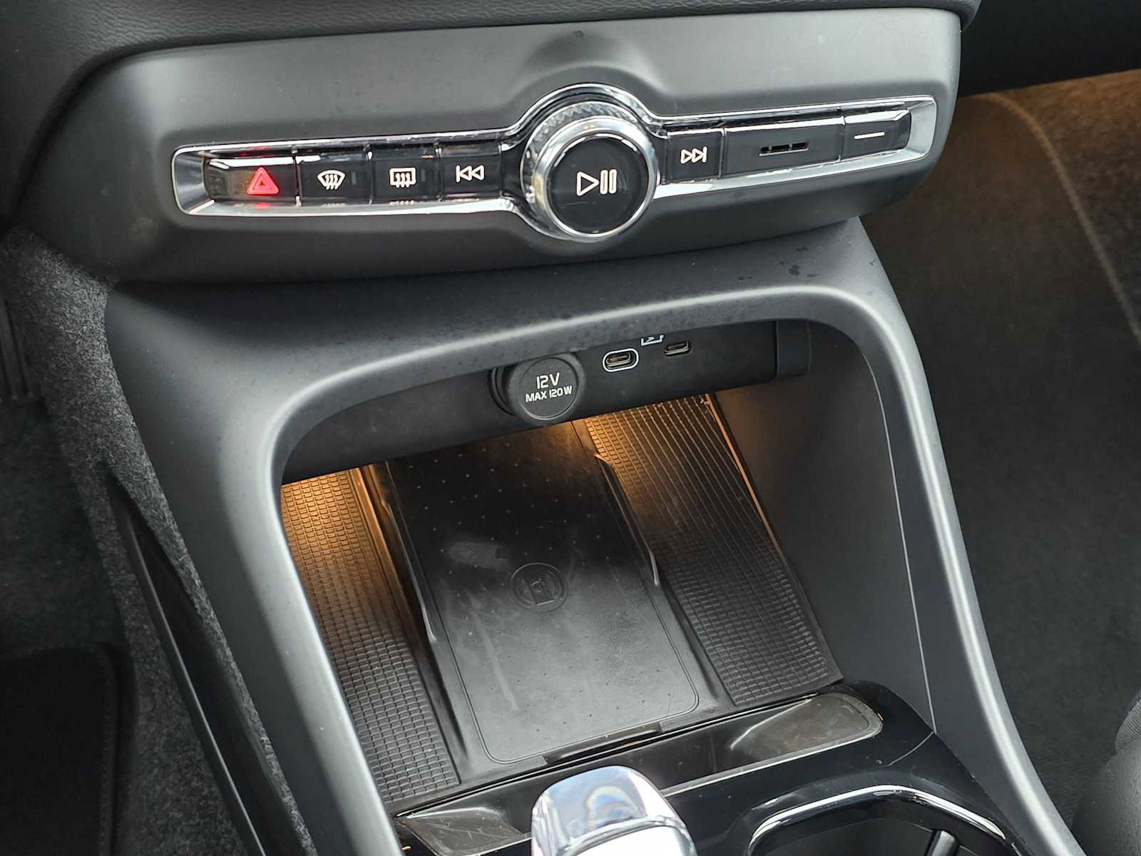 Certified 2025 Volvo XC40 B5 Plus image 26