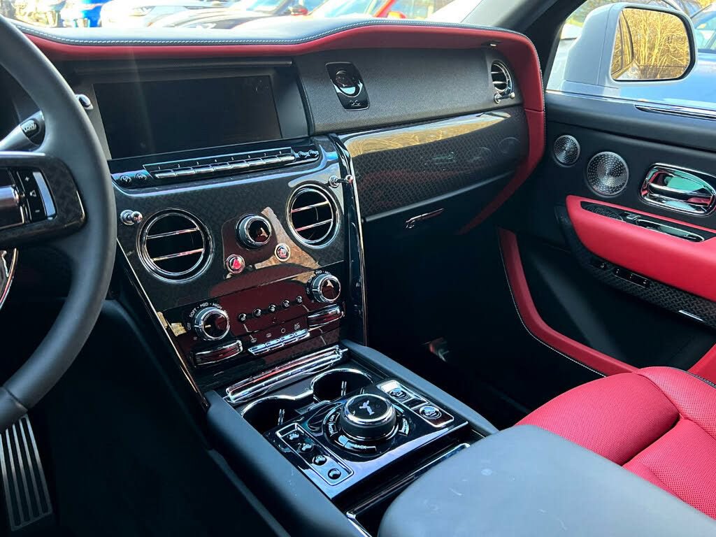 Used 2022 Rolls-Royce Cullinan Black Badge AWD/4WD image 32