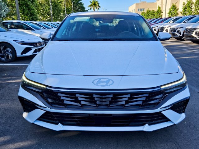 Certified 2025 Hyundai Elantra SEL FWD image 10