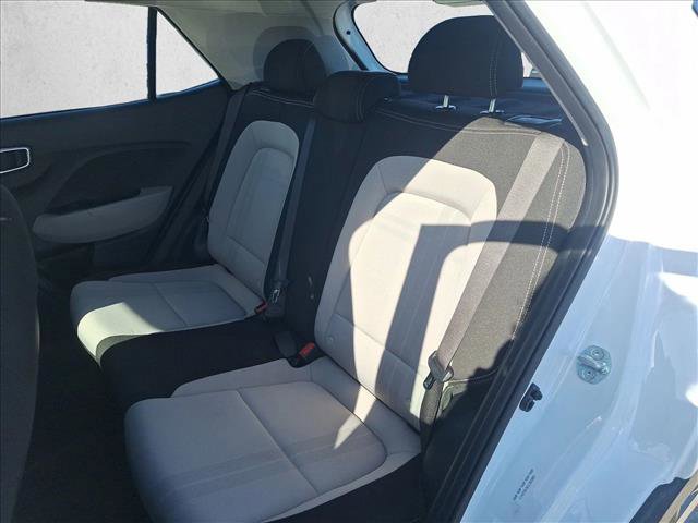 Used 2025 Hyundai Venue SEL image 18