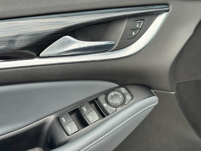 Used 2023 Buick Enclave Essence AWD/4WD image 23