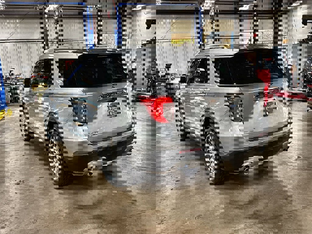 Used 2022 Ford Explorer Limited image 6