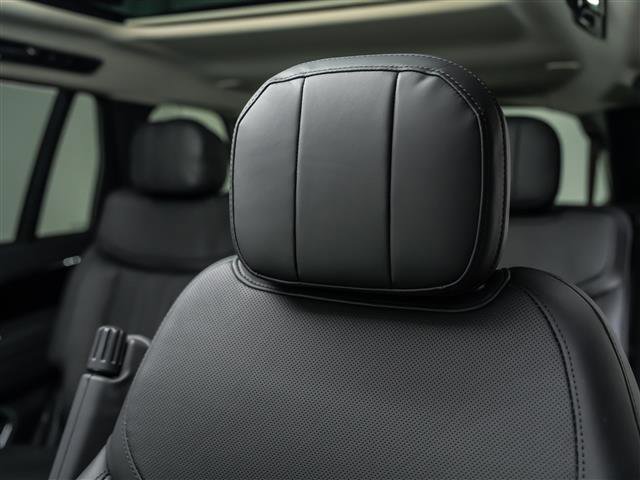 Used 2025 Land Rover Range Rover Long Wheelbase SE image 14