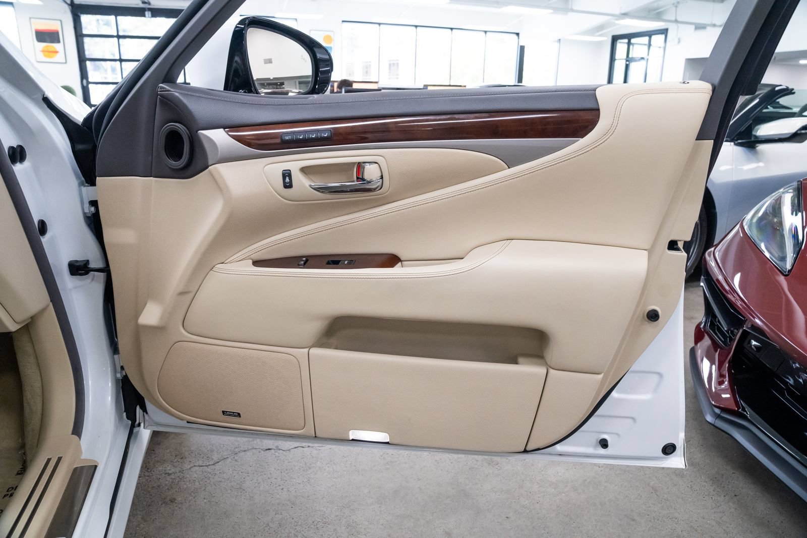Used 2014 Lexus LS 460 w/ Comfort Package RWD image 25