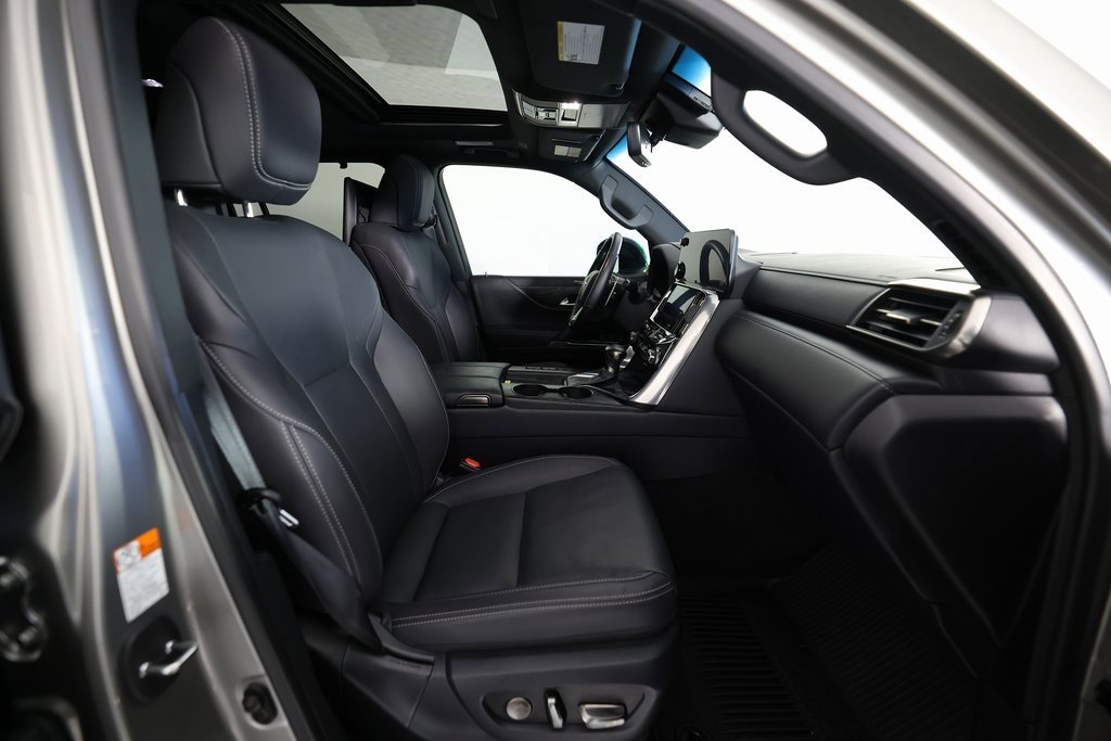 Used 2024 Lexus LX 600 4WD w/ Appearance Package image 10