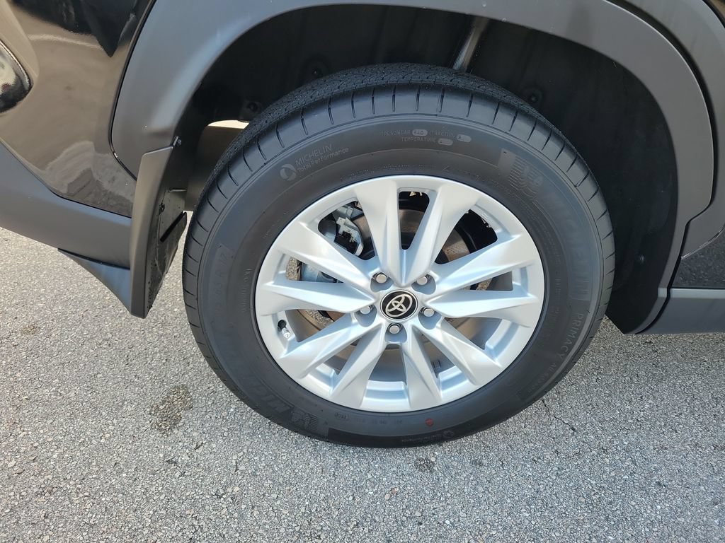 Certified 2026 Toyota Corolla Cross LE FWD image 30