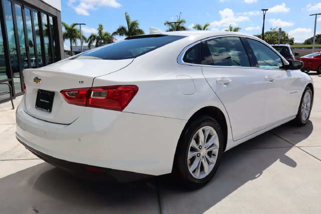 Used 2025 Chevrolet Malibu LT FWD image 3