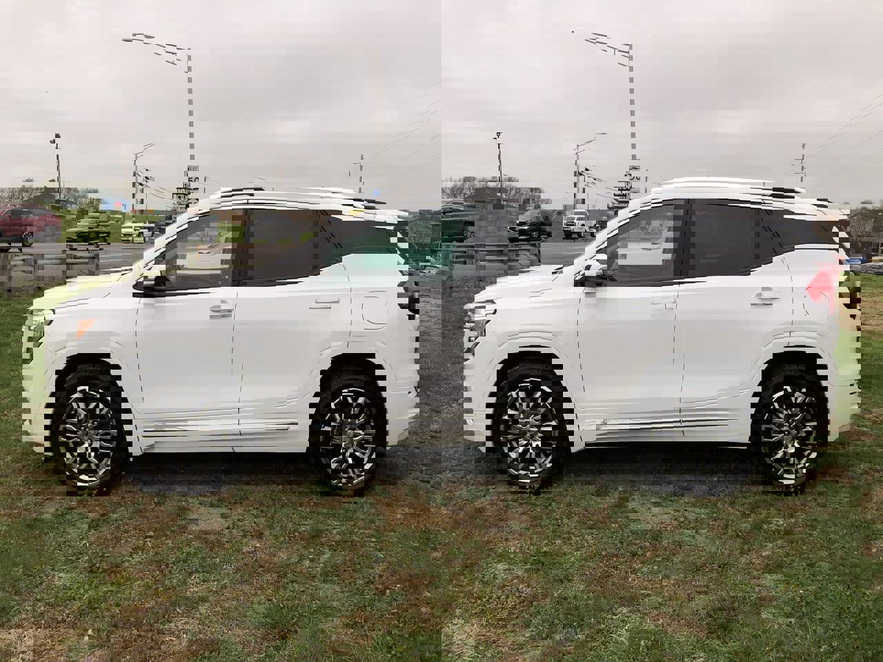 Used 2023 GMC Terrain Denali image 3