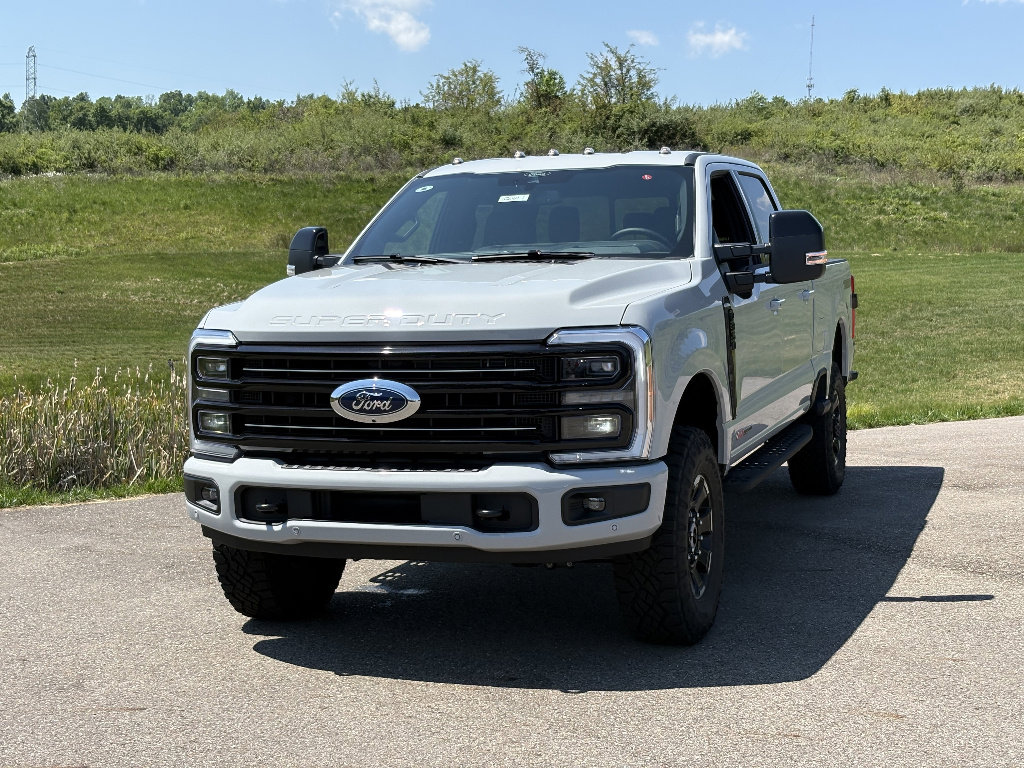 New 2026 Ford F350 Platinum w/ Tremor Off-Road Package