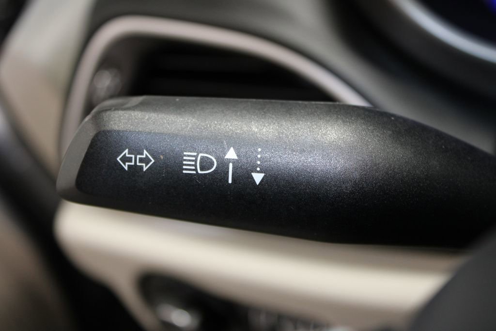 Used 2024 Chrysler Pacifica Touring-L image 45