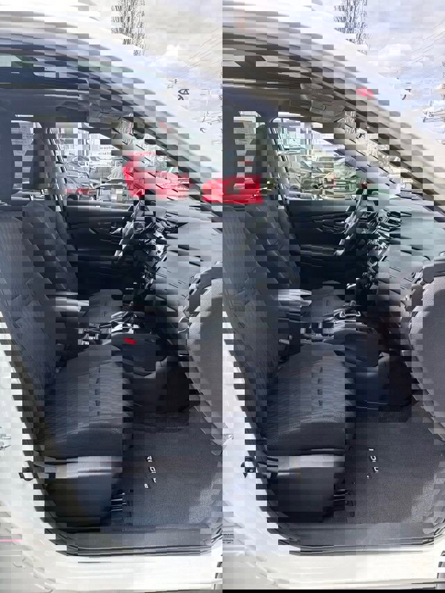 Used 2017 Nissan Rogue SV image 18