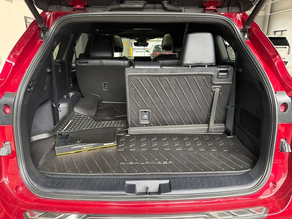 Used 2023 Toyota Highlander XSE AWD/4WD image 9