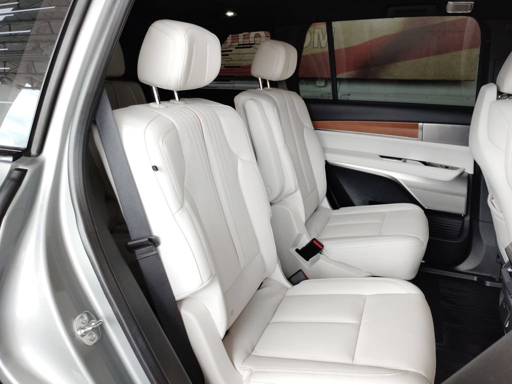 Used 2026 Cadillac Vistiq Sport w/ LPO, Floor Liner Package AWD/4WD image 22