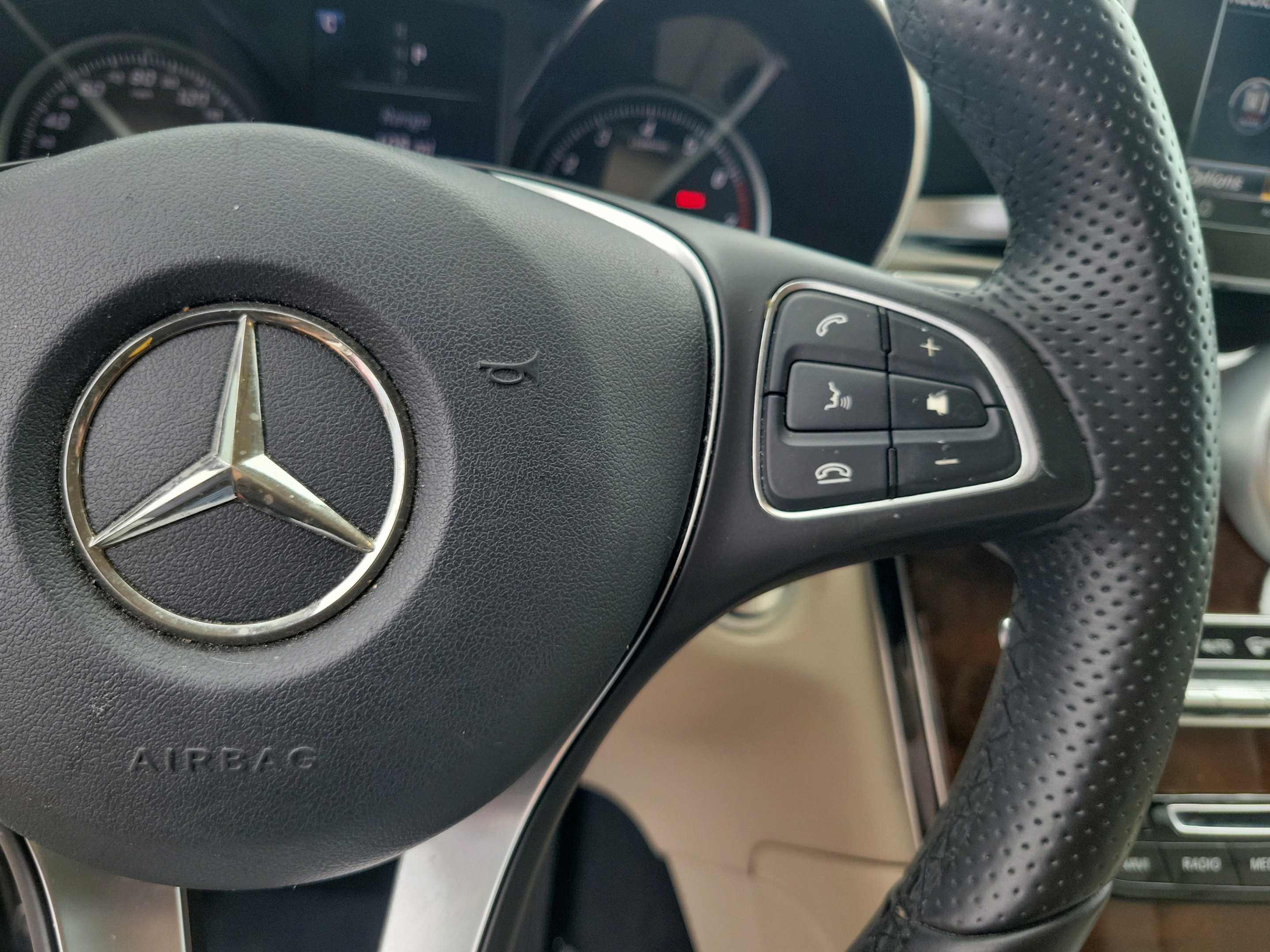 Used 2016 Mercedes-Benz GLC 300 4MATIC image 24
