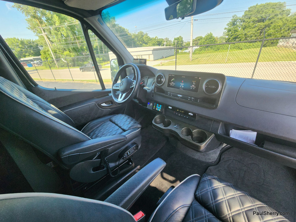 Used 2024 Mercedes-Benz Sprinter 3500 image 35