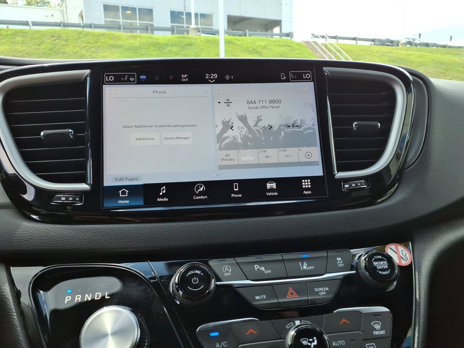 Used 2025 Chrysler Pacifica Select FWD image 32