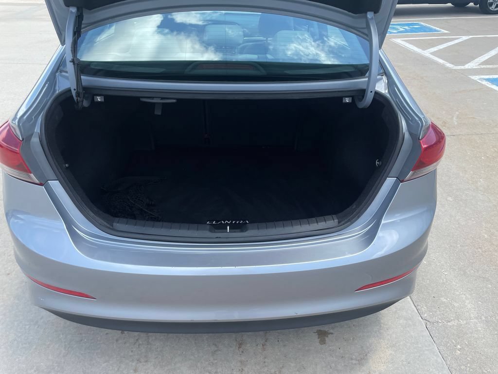 Used 2017 Hyundai Elantra SE FWD image 23