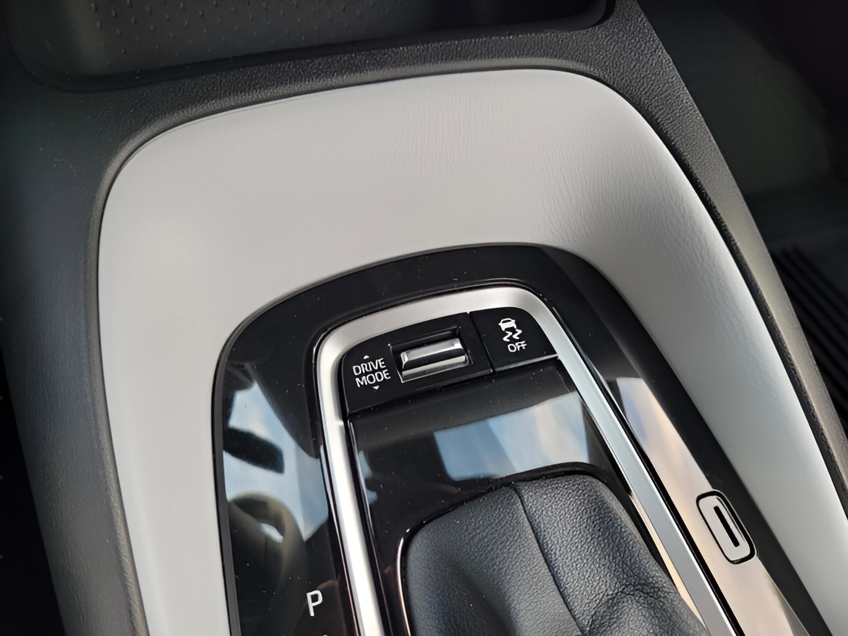 Certified 2025 Toyota Corolla SE image 20