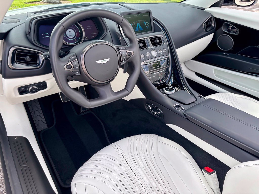 Used 2023 Aston Martin DB11 Volante RWD image 20