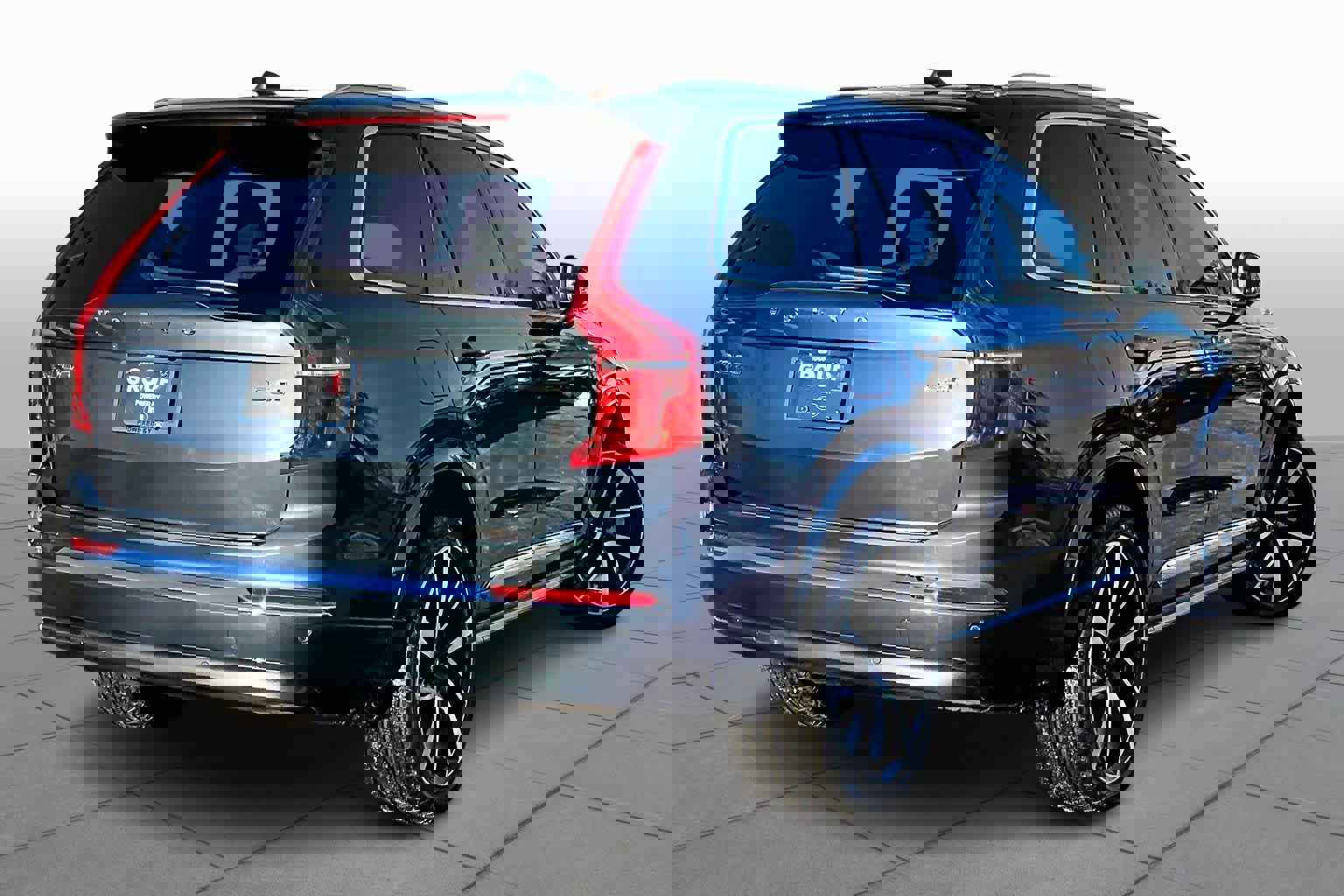 Certified 2024 Volvo XC90 B6 Ultimate w/ Protection Package Premier image 13