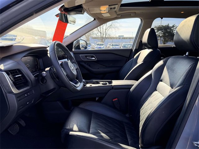 Used 2022 Nissan Rogue Platinum w/ Head-Up Display Package image 16