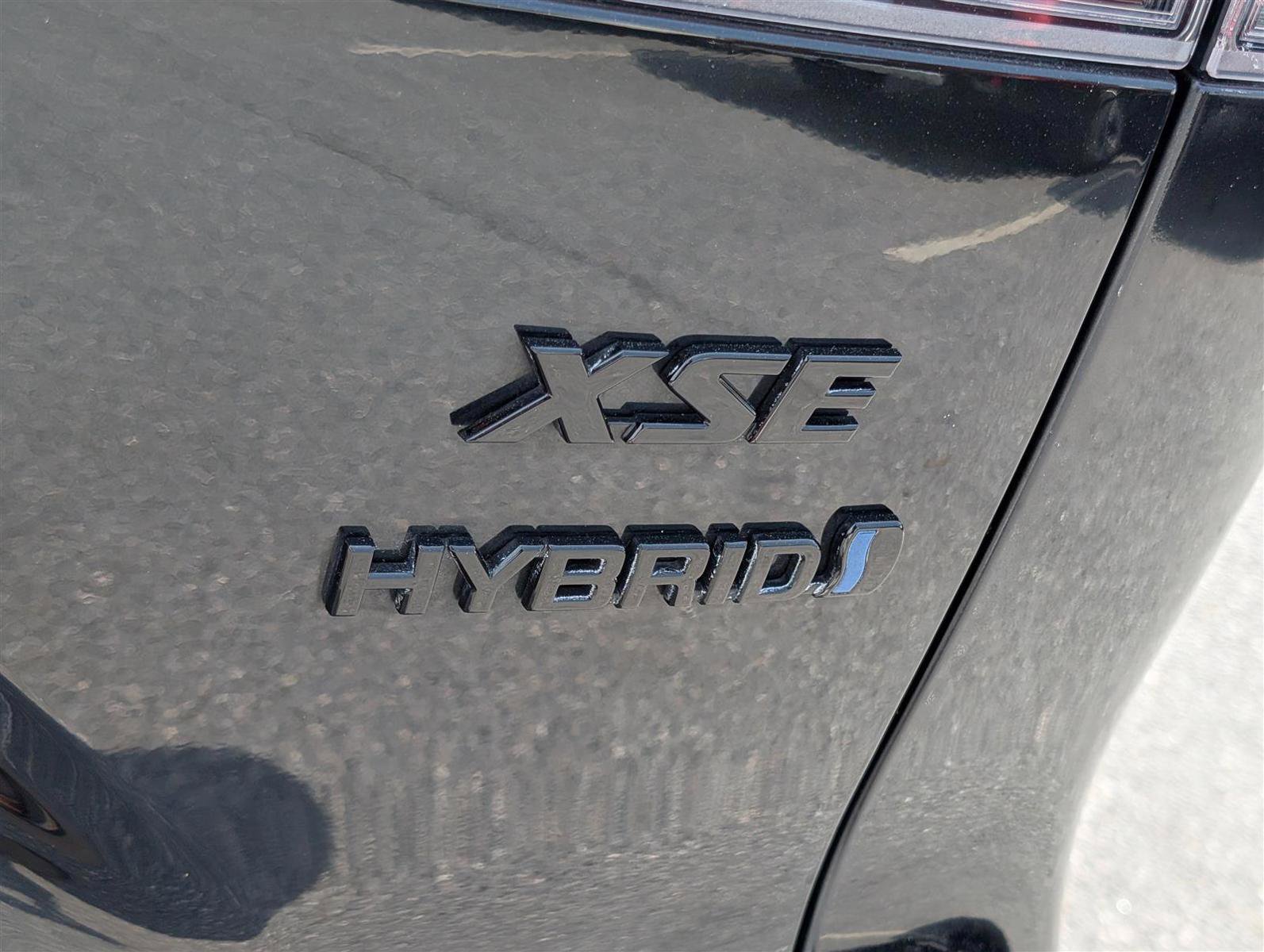 Used 2024 Toyota Corolla Cross XSE w/ Convenience Package image 11