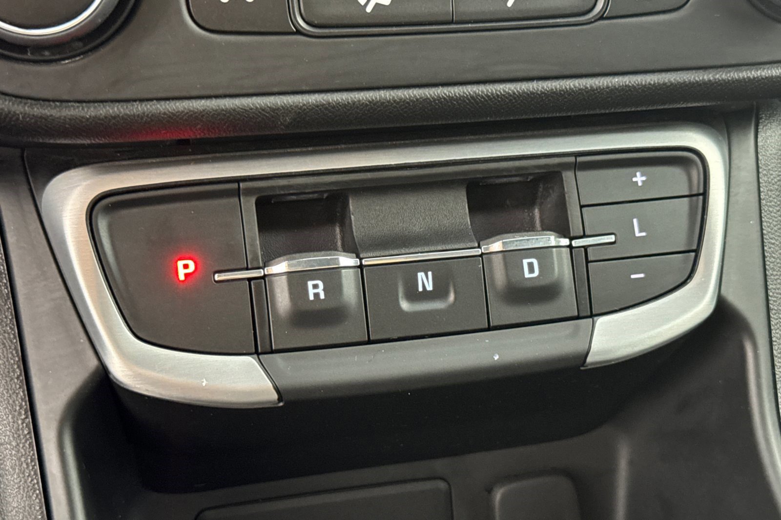 Used 2024 GMC Terrain SLE FWD image 16